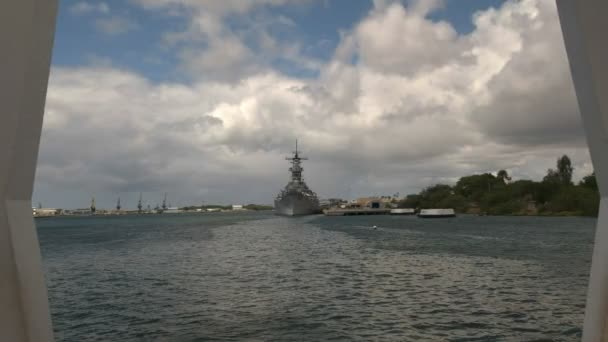 USS missouri op de arizona memorial — Stockvideo