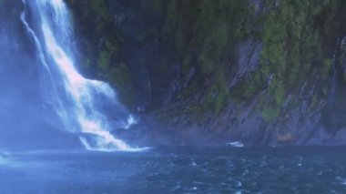 Sterling milford ses düşüyor