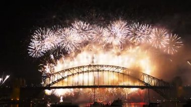 Sydney yeni yıl havai fişek