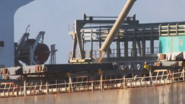 işçiler buğday ihracat için yükleme
