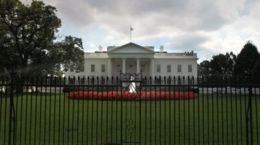 Beyaz Saray'nın bahçesinde Kuzey