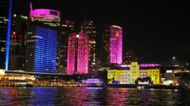 Çağdaş Sanat Müzesi parlak alev aldı.