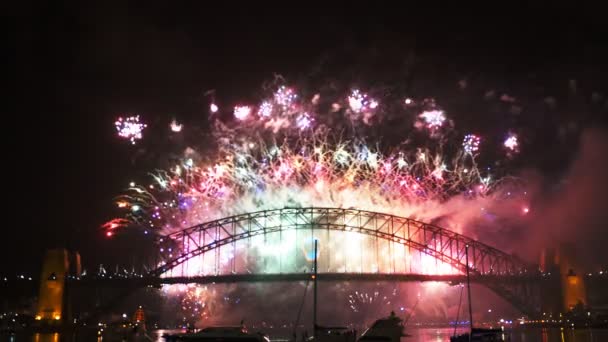 Sydney fuegos artificiales de año nuevo — Vídeo de stock