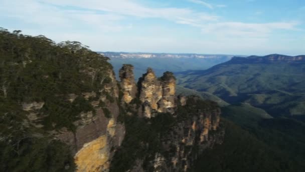 Las tres hermanas en las montañas azules — Vídeo de stock