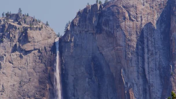 Horní spadá část Yosemitský vodopád — Stock video