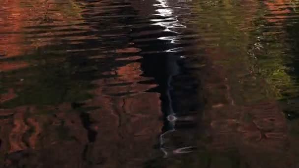 reflet ondulé des cascades de wangi 