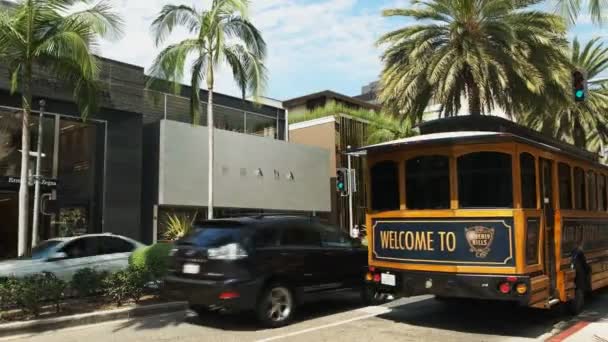Beverly Hills'e Hoşgeldiniz ile tur otobüsü — Stok video