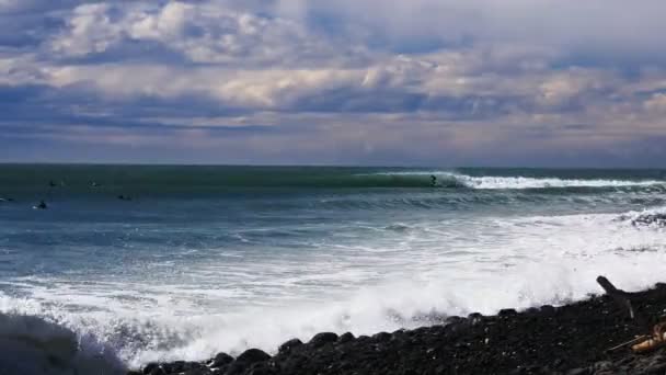 Surfing new zealand point break — Stock Video