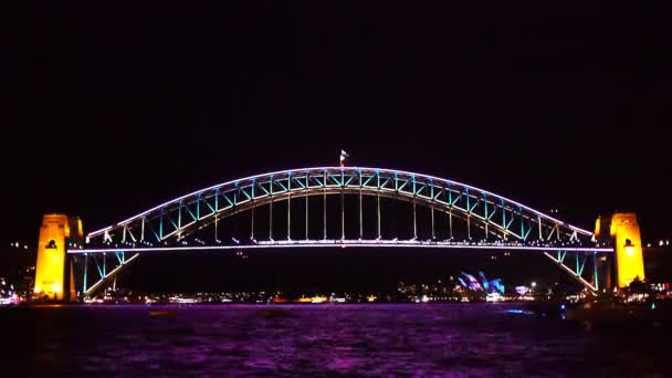 Sydney puerto iluminado con luces de colores — Vídeos de Stock