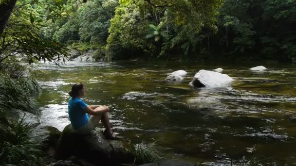 Mossman gorge och turist — Stockvideo