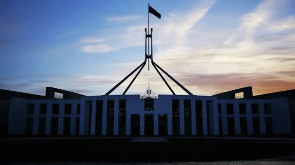 Selang Waktu Eksterior Gedung Parlemen Canberra Australia Saat Matahari Terbenam — Stok Video