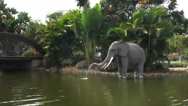 Carlsbad California Agosto 2015 Lego Modelar Elefante Legoland California Parque — Vídeo de stock