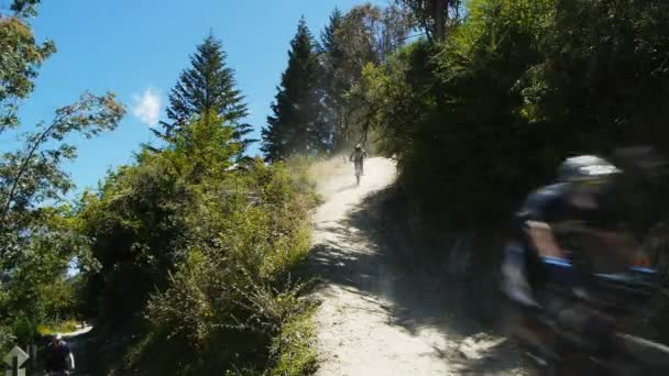 Queenstown Neuseeland Januar 2013 Eine Gruppe Mountainbiker Fährt Eine Downhill — Stockvideo