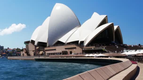 Sydney Harbour y el teatro de ópera — Vídeos de Stock
