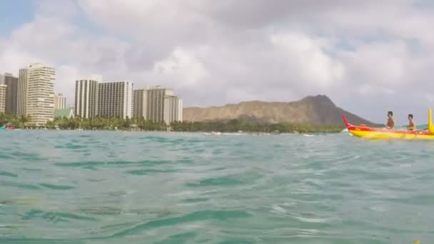 Honolulu États Unis Amérique Août 2015 Les Touristes Utilisent Canot — Video