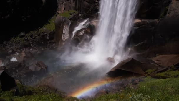 Ainbow at the base of vernal falls — Stock Video