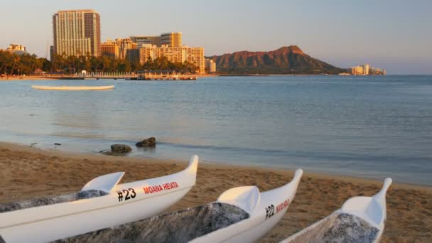Waikiki Stati Uniti America Gennaio 2015 Outrigger Canoe Con Spiaggia — Video Stock