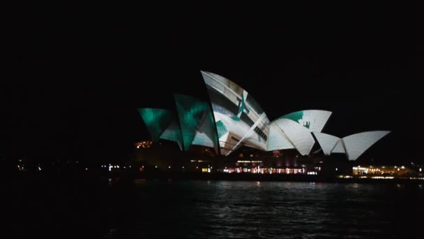 Het Sydney Opera House verlicht — Stockvideo