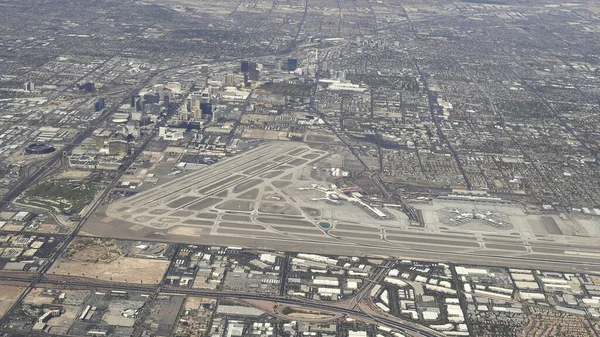 ラスベガスのマッカーラン空港の航空写真です — ストック写真