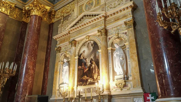 BUDAPEST, HUNGARY- MAY, 26 Μαΐου 2019: Ζωγραφική του Αγίου Στεφάνου και της Παρθένου Μαρίας στη Βασιλική του Αγίου Στεφάνου του Βουδισμού — Φωτογραφία Αρχείου
