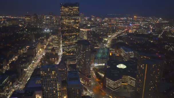 Vista nocturna de Boston desde la plataforma de observación de skywalk en Boston — Vídeos de Stock