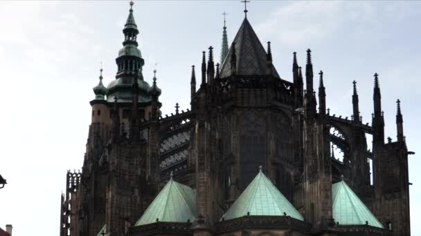 A close up shot of the east side of st vitus cathedral in prague — Stock Video