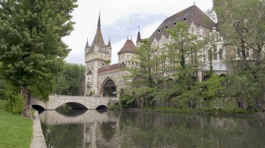 Vajdahunyad Şatosu ve Budapeşte 'deki Lake City Park