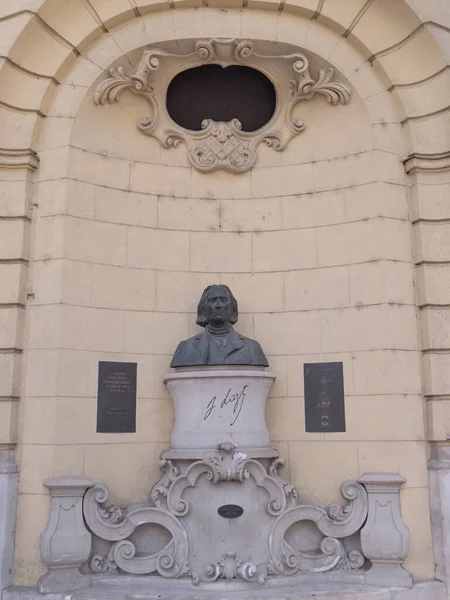 БУДАПЕСТ, ХАНГАРИ- МАЙ, 26 мая 2019 г.: бронзовая статуя Франца Листа — стоковое фото