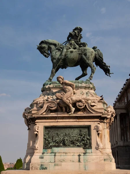 BUDAPEST, HUNGRIA-MAIO, 26, 2019: um príncipe eugene da estátua de Sabóia no castelo de Buda — Fotografia de Stock