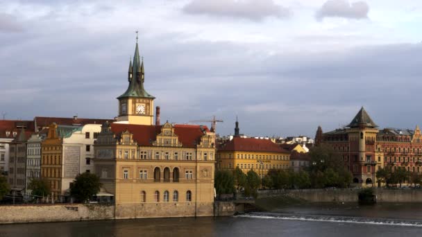 Old town waterworks beside the vltava river from charles bridge in prague — Stock Video