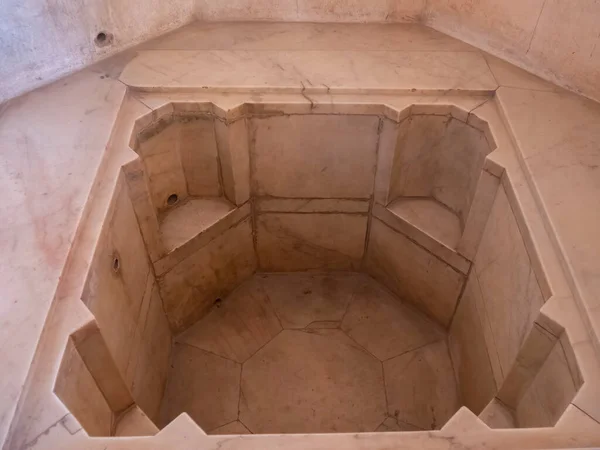 2019年3月22日：琥珀宫殿内的石浴浴缸 — 图库照片