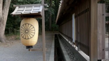 Tokyo, Japonya 'daki Meiji Jingu tapınağında kağıt fener.
