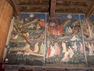 TRENTO, İTALYA - 1 Haziran 2019: Buonconsiglio Kalesi 'nde ayların Nisan ve Mayıs ayları fresk döngüsü panelleri