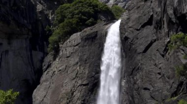 Düşük yosemitin tepesi Yosemite düşer