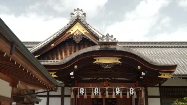 KYOTO, JAPAN - APRIL, 16, 2018: monks residence building at fushimi inari shrine — Stock Video