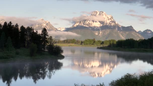 Zonsopgang inzoomen met het oog op de tetonen van de ossenboog bocht in het grand tetons nationaal park — Stockvideo