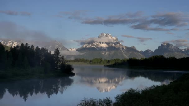 Dawn view view of the tetons at oxbow bend in wyoming — Stock Video