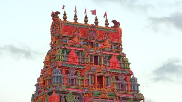 NADI FIJI- AGO, 8, 2018: close-up da frente do templo hindu sri siva subramaniya em nadi — Vídeo de Stock