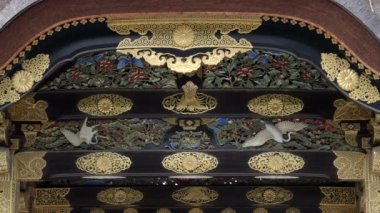 KYOTO, JAPONYA - 16 Nisan 2018: Kyotos Nijo-jo Kalesi 'nin güney tarafındaki Karamon kapısına yakın görüş