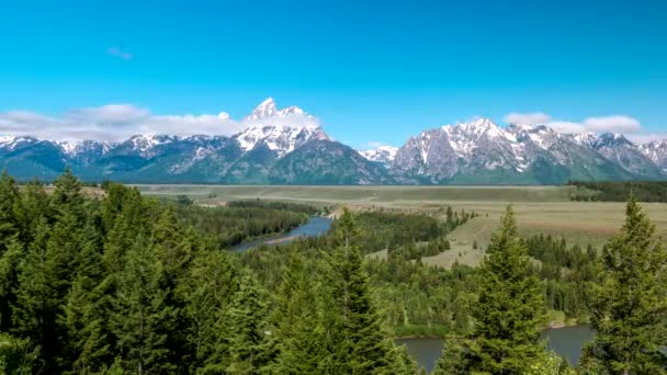 Um lapso de tempo da manhã da escala grande da montanha do teton do rio da serpente negligencia no parque nacional do teton grande — Vídeo de Stock