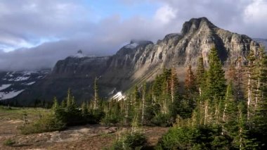 Pollock Dağı 'nda gece ışığı ve NP Buzulu' nda piskopos şapkası