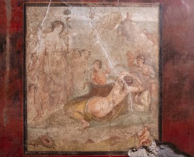 NAPLES, İTALYA 13 Haziran 2019: NAPLES, İTALYA - 13 Haziran 2019: Pompeii 'de Theseus tarafından terk edildikten sonra uyuyan ariadne' yi izleyen baküs resmini gösteren fresk