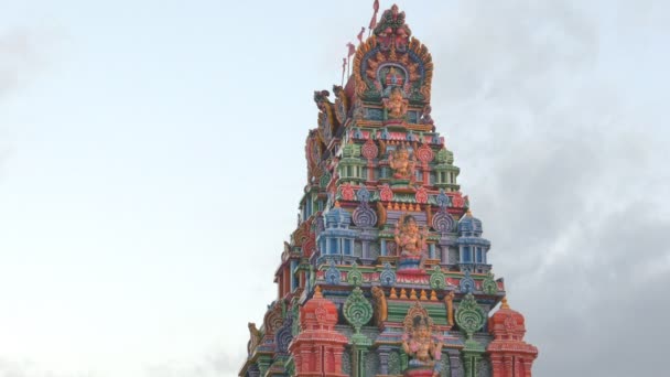 Close-up zijaanzicht van sri siva subramaniya hindoe tempel in nadi — Stockvideo