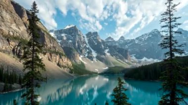 Banff Ulusal Parkı 'nda Moraine Gölü' nün zaman aşımına uğraması