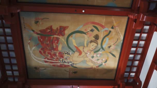 TOKYO, JAPAN - APRIL, 20, 2018: shot of a painting on the ceiling of asakusa kannon temple at senso-ji shrine in tokyo — 图库视频影像