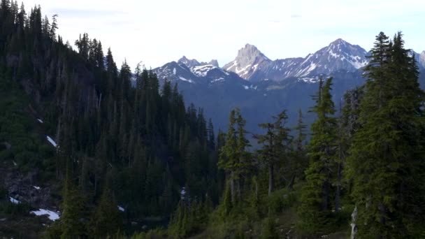 Amerikanska gränsen topp i norra kaskader av Washington — Stockvideo