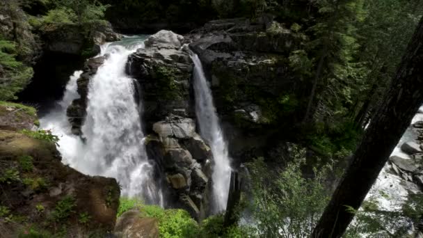 Hohe Ansicht von nooksack fällt in washington state — Stockvideo