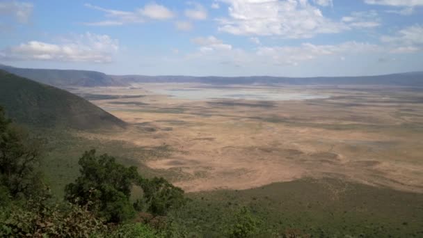 Ngorongoro crater from caldera rim in tanzania — Stock Video