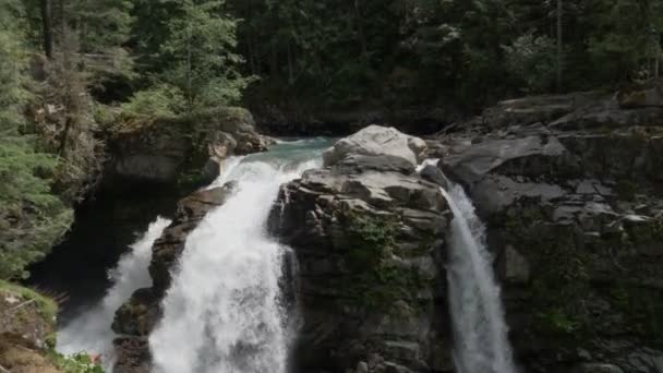 Blick auf die Spitze der Nooksack-Fälle im pazifischen Nordwesten — Stockvideo