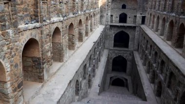Bir agrasen ki baoli vuruşu iyi olur.